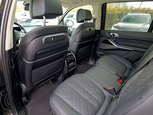 Used 2024 BMW X7 xDrive40i image 27