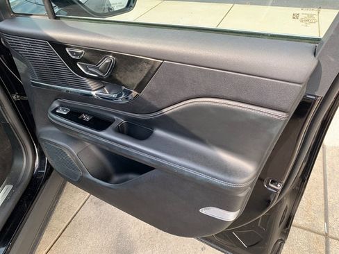 Used 2022 Lincoln Corsair AWD w/ Premium Package image 15