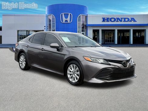 Used 2019 Toyota Camry LE w/ Carpet Mat Package image 10