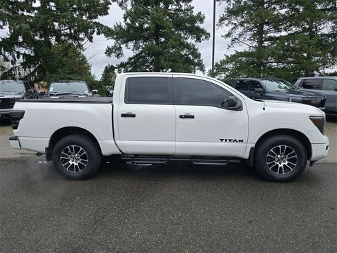 Used 2021 Nissan Titan SV w/ Accessory Utility Package image 6