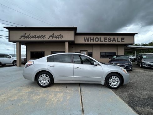 Used 2011 Nissan Altima 2.5 S FWD image 1