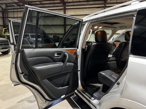 Used 2018 INFINITI QX80 4WD w/ Driver Assistance Package image 19