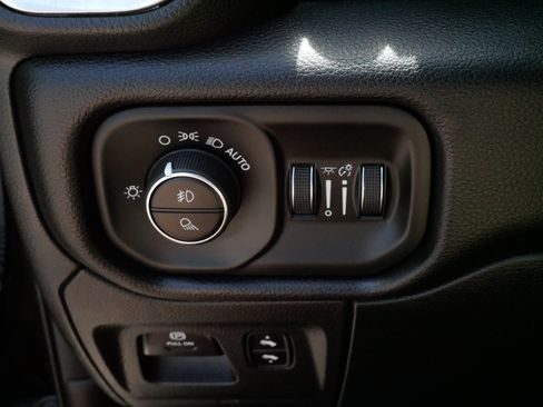 Used 2023 RAM 1500 Laramie AWD/4WD image 26