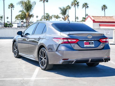 Certified 2019 Toyota Camry SE w/ Convenience Package FWD image 9