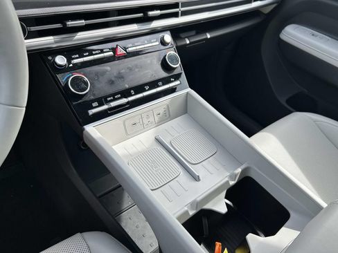 Used 2025 Hyundai Santa Fe SEL FWD image 31