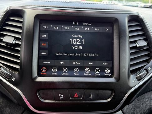 Used 2021 Jeep Cherokee Latitude Lux w/ Comfort/Convenience Group FWD image 29