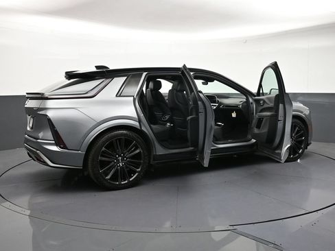 Certified 2026 Cadillac Lyriq V AWD/4WD image 32