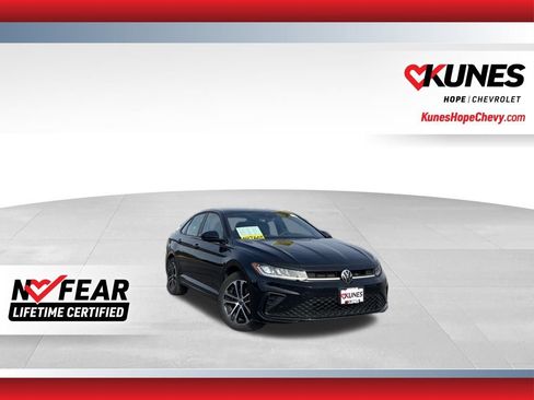 Used 2025 Volkswagen Jetta Sport image 1