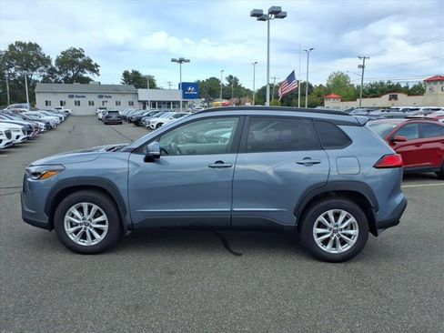 Used 2023 Toyota Corolla Cross LE image 2