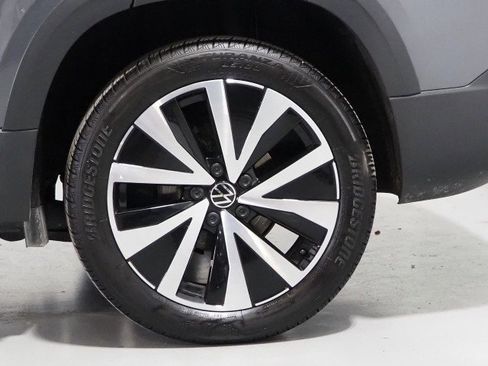 Used 2024 Volkswagen Taos SE image 36