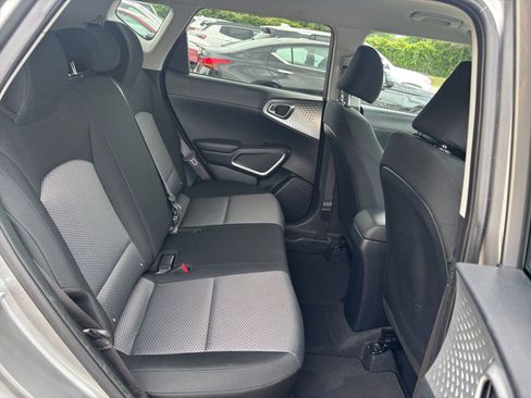 Used 2025 Kia Soul LX w/ LX Technology Package FWD image 23