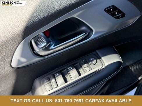Used 2026 Chrysler Pacifica Limited AWD/4WD image 19
