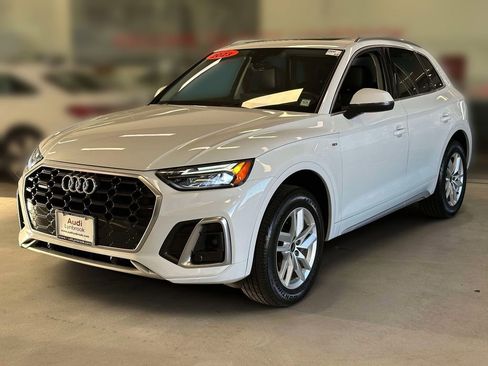 Used 2023 Audi Q5 2.0T Premium w/ Convenience Package AWD/4WD image 3