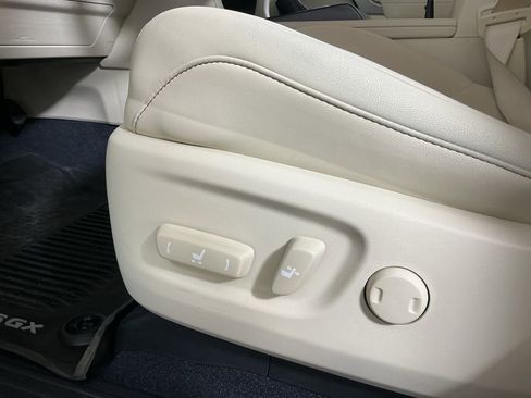 Used 2023 Lexus GX 460 Premium image 23