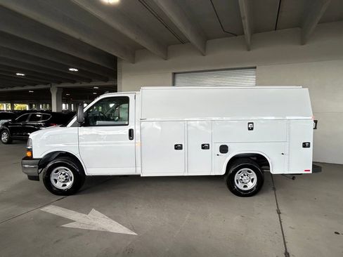 New 2025 Chevrolet Express 3500 w/ Power Convenience Package image 8