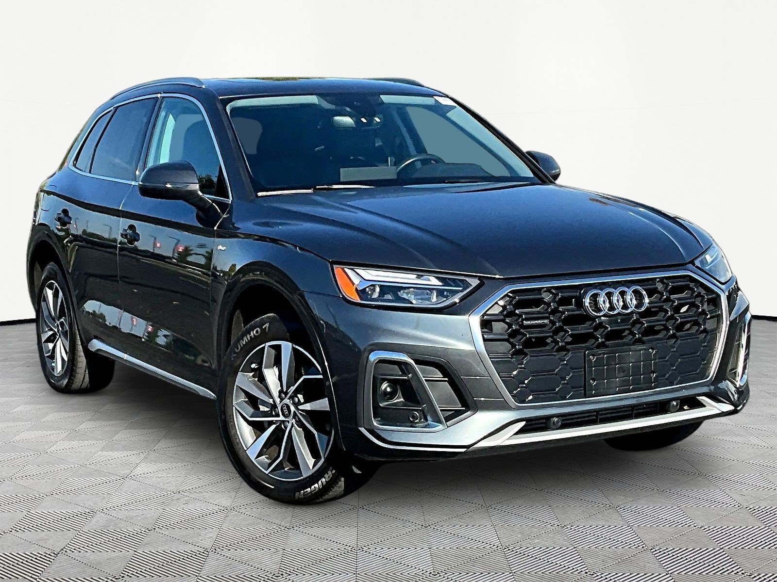 Used 2023 Audi Q5 2.0T Premium Plus w/ Premium Plus Package AWD/4WD image 3
