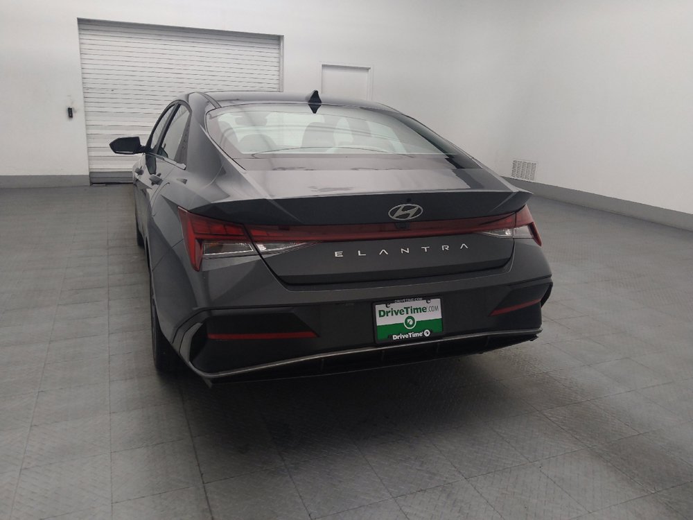 Used 2025 Hyundai Elantra SEL FWD image 6