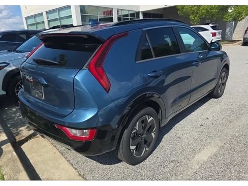Used 2025 Kia Niro Wind w/ Wind Preserve Package FWD image 2