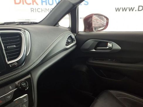 Used 2022 Chrysler Pacifica Touring-L w/ S Appearance Package image 23