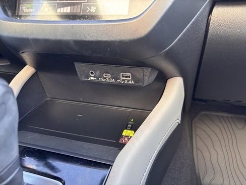 Used 2025 Subaru Forester Premium image 24