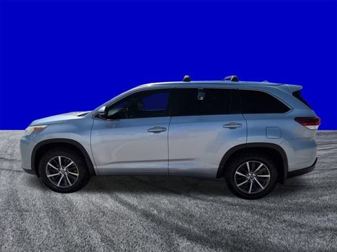 Used 2018 Toyota Highlander XLE AWD/4WD image 7