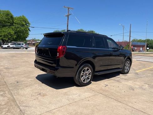 Used 2025 Ford Expedition Active AWD/4WD image 5