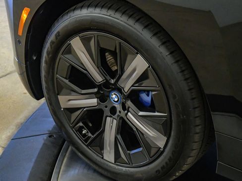 Certified 2023 BMW iX xDrive50 w/ Premium Package AWD/4WD image 10