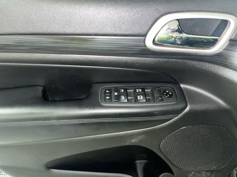 Used 2020 Jeep Grand Cherokee Laredo AWD/4WD image 13