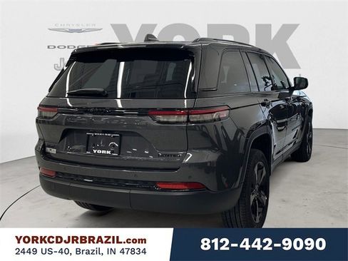 Used 2024 Jeep Grand Cherokee Limited w/ Black Appearance Package image 5