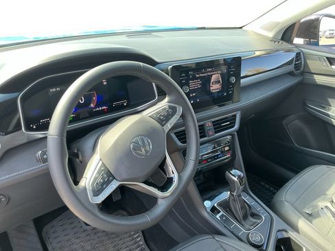 Used 2025 Volkswagen Taos SE AWD/4WD image 22