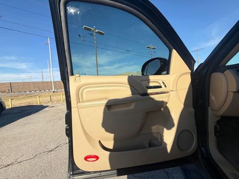 Used 2012 Cadillac Escalade ESV Premium image 9