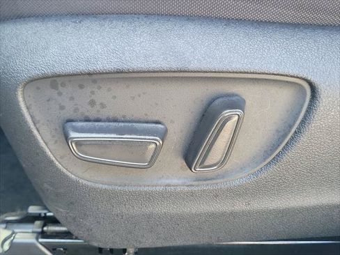 Used 2024 Toyota Highlander LE FWD image 20
