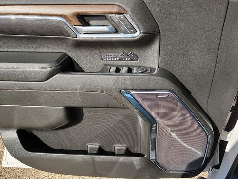 Used 2024 Chevrolet Silverado 1500 High Country w/ Z71 Off-Road Package image 17