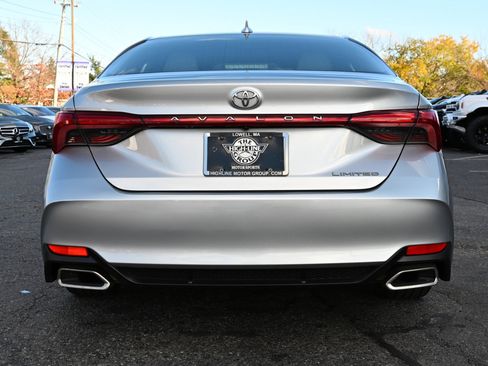 Used 2019 Toyota Avalon Limited image 9