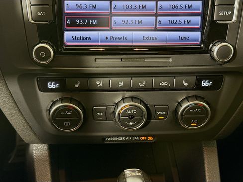Used 2014 Volkswagen Jetta GLI FWD image 16