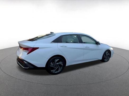 Used 2025 Hyundai Elantra SEL image 16
