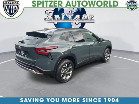Used 2025 Chevrolet Trax LT FWD image 9