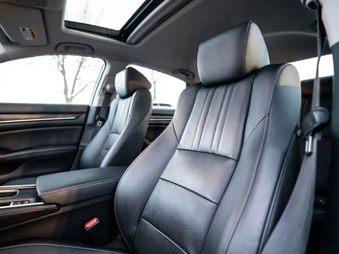 Used 2021 Honda Accord Touring image 7