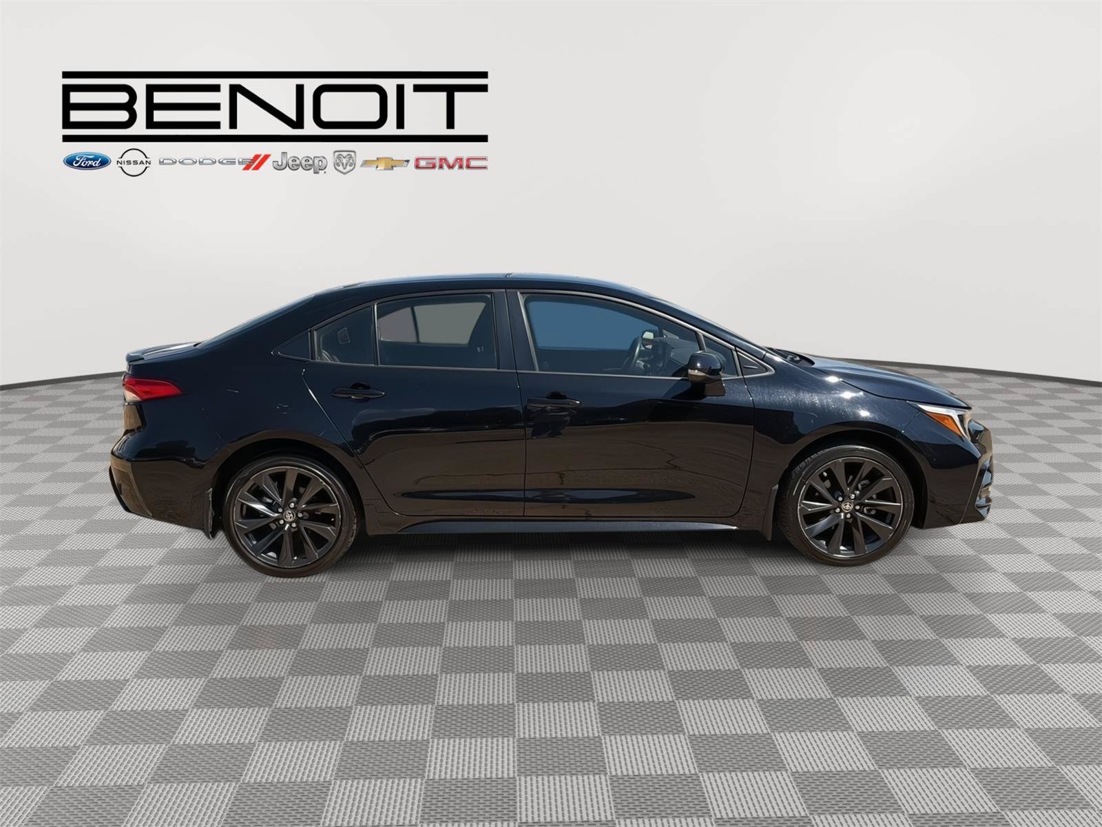 Used 2025 Toyota Corolla SE FWD image 6
