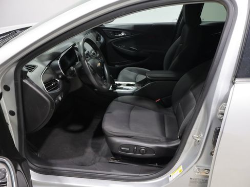 Used 2016 Chevrolet Malibu LT FWD image 11