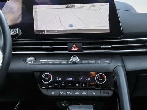 Used 2025 Hyundai Elantra Limited FWD image 18