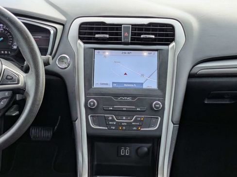 Used 2020 Ford Fusion SE FWD image 17