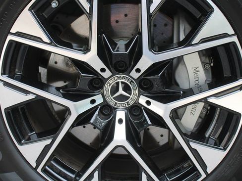 Used 2025 Mercedes-Benz GLC 350e 4MATIC image 18