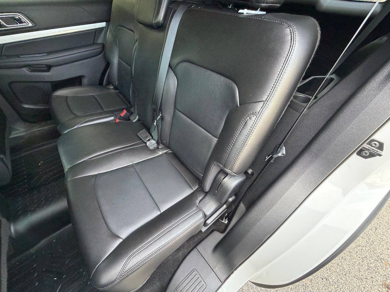 Used 2017 Ford Explorer XLT w/ Equipment Group 202A FWD image 10