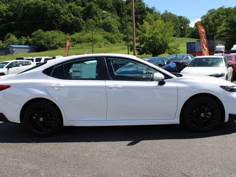 New 2026 Toyota Camry SE AWD/4WD image 6