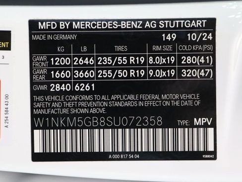 Used 2025 Mercedes-Benz GLC 350e GLC 350e w/ Driver Assistance Package image 30