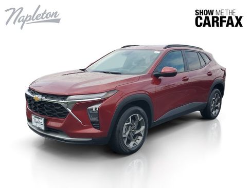 Used 2025 Chevrolet Trax LT FWD image 1