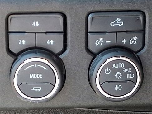 Used 2024 Chevrolet Silverado 3500 LT w/ Convenience Package image 24