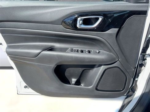 New 2026 Jeep Compass Latitude image 13