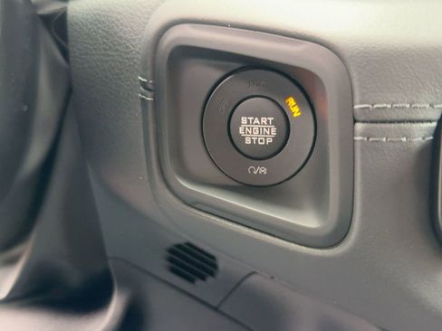 New 2025 Jeep Gladiator Sport image 27